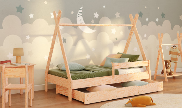 Drewniane łóżko domek w stylu TIPI z szufladą wykonane ze sklejki sosnowej w kolorze naturalnego drewna